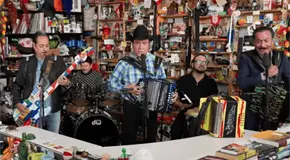 Tiny Desk respalda a latinos tras polémica con Tigres del Norte