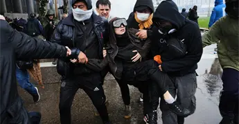 Polic&iacute;a reprime marcha contra Milei en Buenos Aires