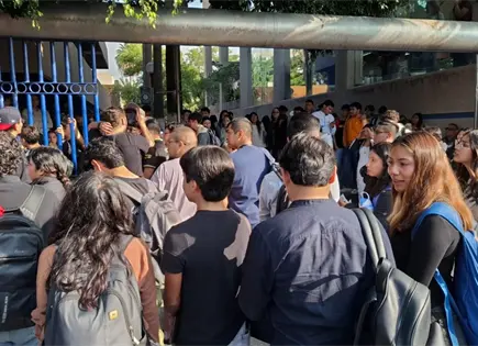 ¿Qué exigen los estudiantes que protestan en la FCA-UASLP? ¿Qué exigen los estudiantes que protestan en la FCA-UASLP?