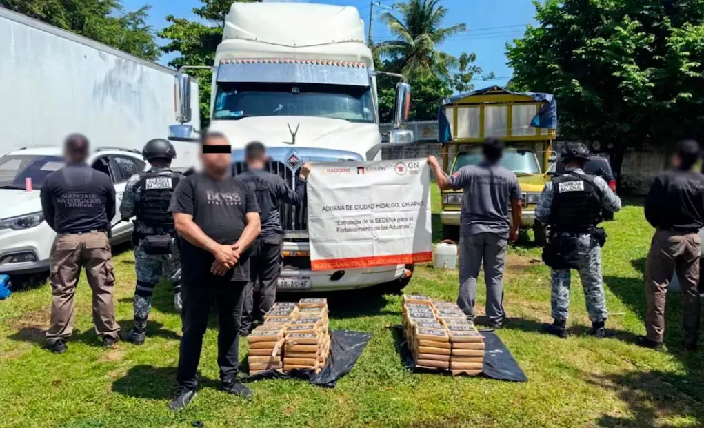 Aseguran 171 kilos de cocaína en tractocamión en Huixtla