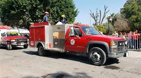 Bomberos rescatan a menor de edad