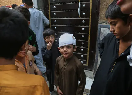 Derrumbe en escuela de Peshawar deja 34 ni&ntilde;os muertos y una maestra herida