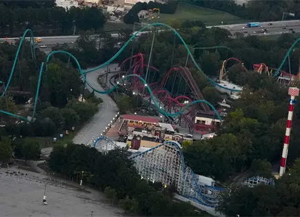 Empleado muere tras caer de montaña rusa en Six Flags Georgia Empleado muere tras caer de montaña rusa en Six Flags Georgia