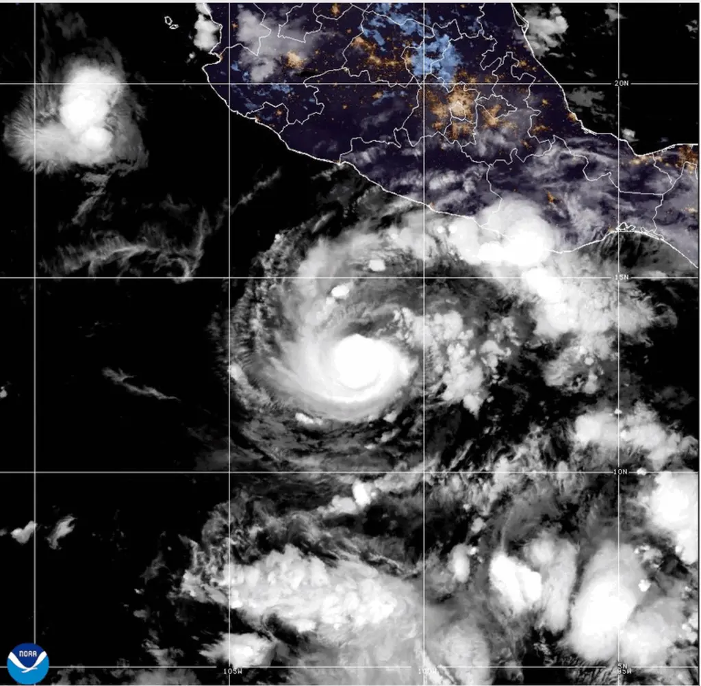 Huracán Trudy se fortalece a categoría 3 frente a costa mexicana