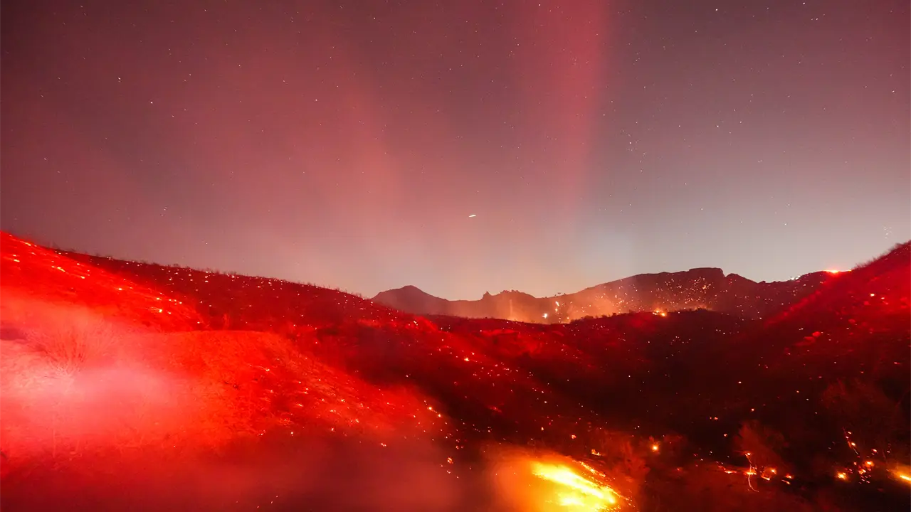 Incendios en Malibú y Azusa causan evacuaciones y cortes eléctricos
