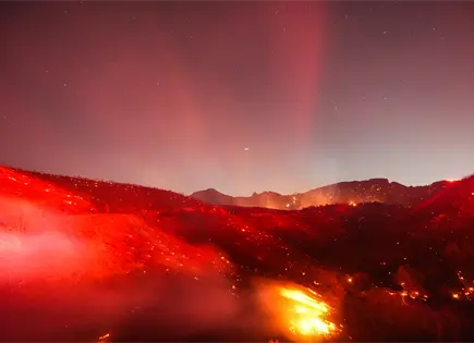 Incendios en Malibú y Azusa causan evacuaciones y cortes eléctricos Incendios en Malibú y Azusa causan evacuaciones y cortes eléctricos