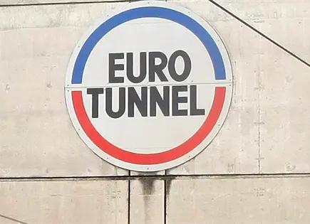 Minibús choca contra tren en Eurotúnel: 19 heridos en Francia Minibús choca contra tren en Eurotúnel: 19 heridos en Francia