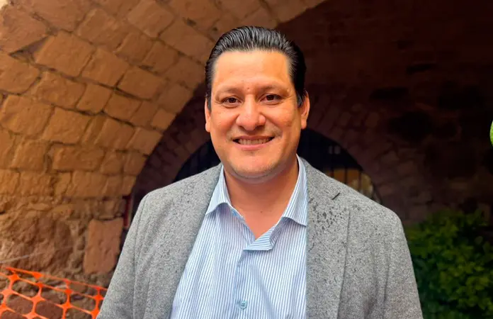 Otorga Cámara de Diputados licencia a Francisco A. Castillo