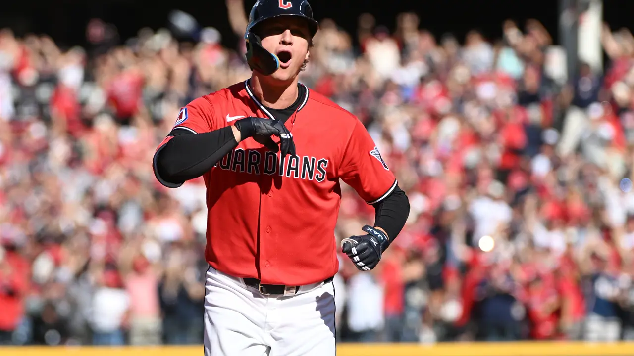 Petey Halpin impulsa victoria de Guardianes en Cleveland