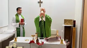 Primera foto del papa tras su operaci&oacute;n