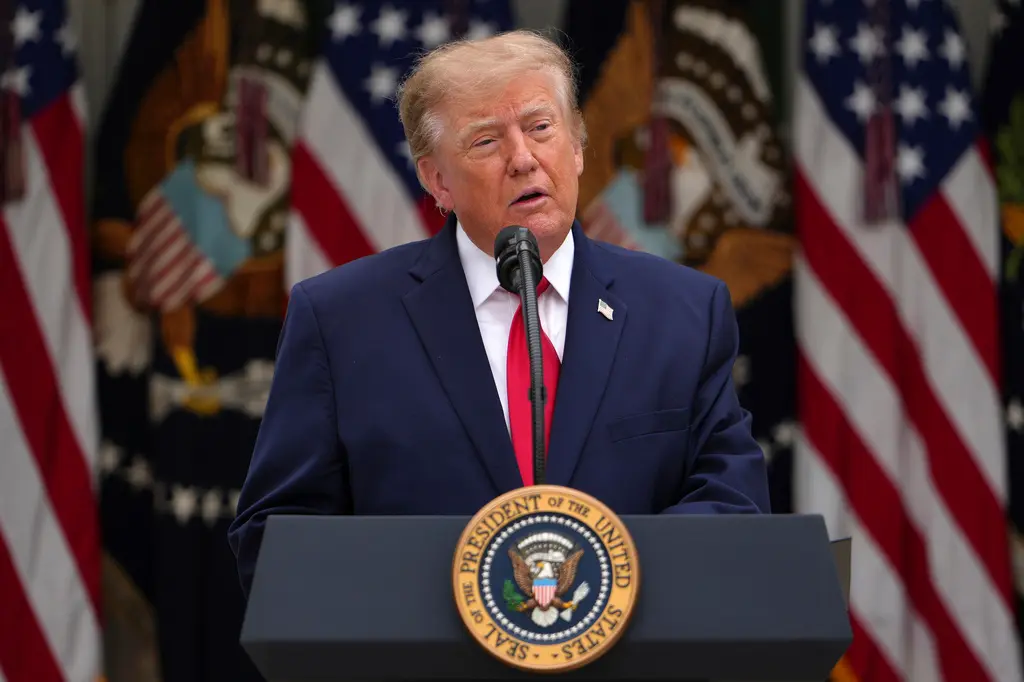 Trump incrementó su riqueza con acciones farmacéuticas tras ley republicana