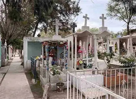 Esperan afluencia de visitantes en los panteones