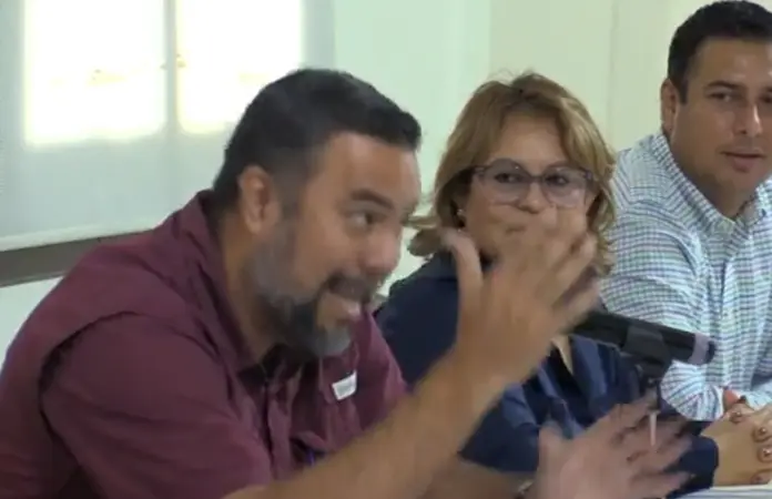 Insulta Regidor a los medios de comunicación