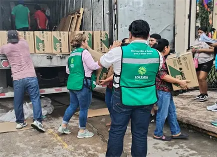 Turismo estatal entrega despensas de Sedesore