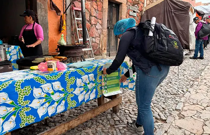 Verifica la Coepris puestos de alimentos en el Pueblo Mágico