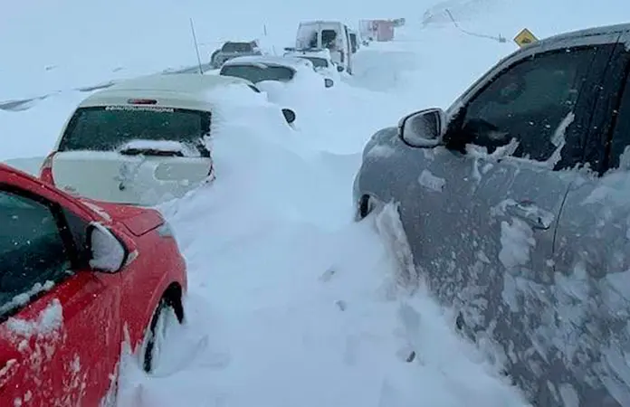 Avalancha mata a cuatro montañistas en Chile