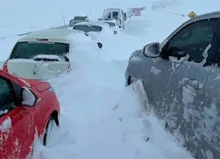 Avalancha mata a cuatro monta&ntilde;istas en Chile