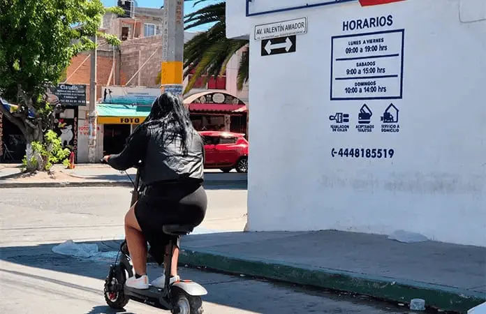 Bomberos de SLP reportan dos incidentes por baterías de litio en motopatines Bomberos de SLP reportan dos incidentes por baterías de litio en motopatines