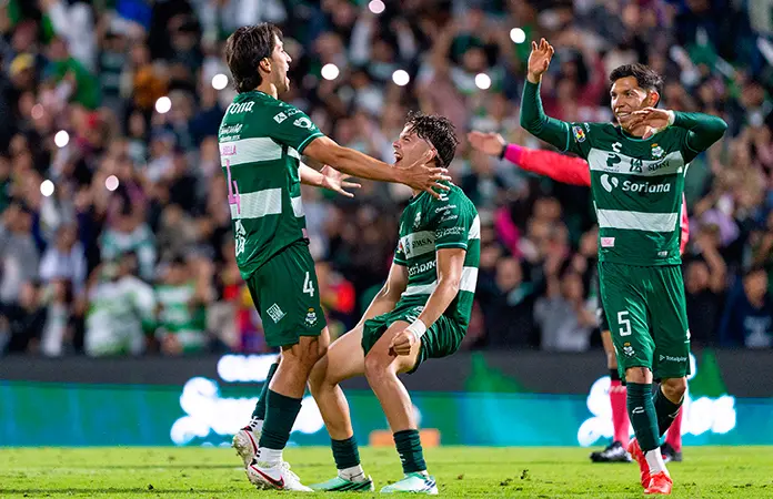 Desplumó Santos a los Gallos Blancos 5-0
