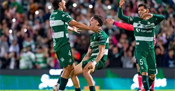 Santos golea, con hat-trick de Jim&eacute;nez