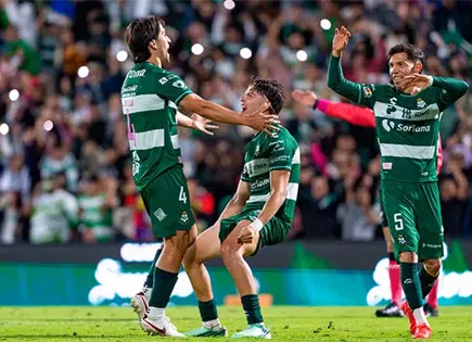 Santos golea, con hat-trick de Jiménez Santos golea, con hat-trick de Jiménez