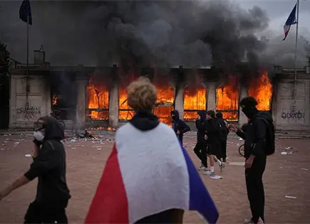 Las protestas se tornan violentas en toda Francia