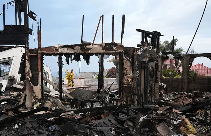 Miles son evacuados por los incendios forestales