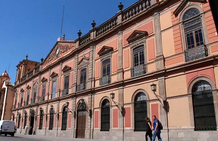 UASLP da de baja a alumnos adictos