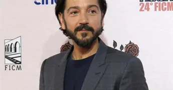 Diego Luna recibe premio Mejor Guion en Festival de Roma