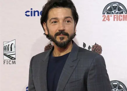 Diego Luna recibe premio Mejor Guion en Festival de Roma