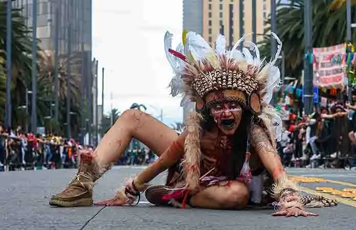 "Disfrazarnos de zombi, una tradición"