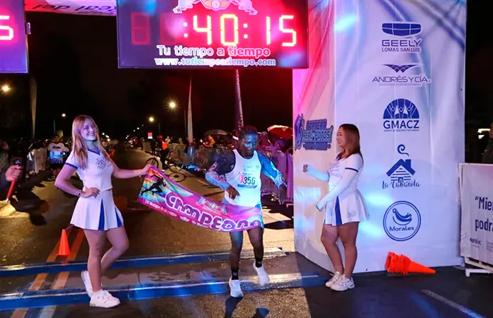 Exitosa lid atlética Nocturna Caja Real del Potosí