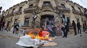 Intentan reventar marcha en Jalisco