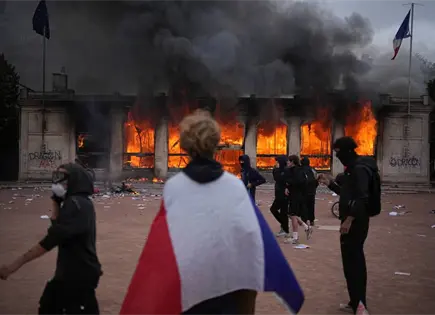 Jóvenes y sindicatos lideran protestas en Francia contra alza de precios Jóvenes y sindicatos lideran protestas en Francia contra alza de precios