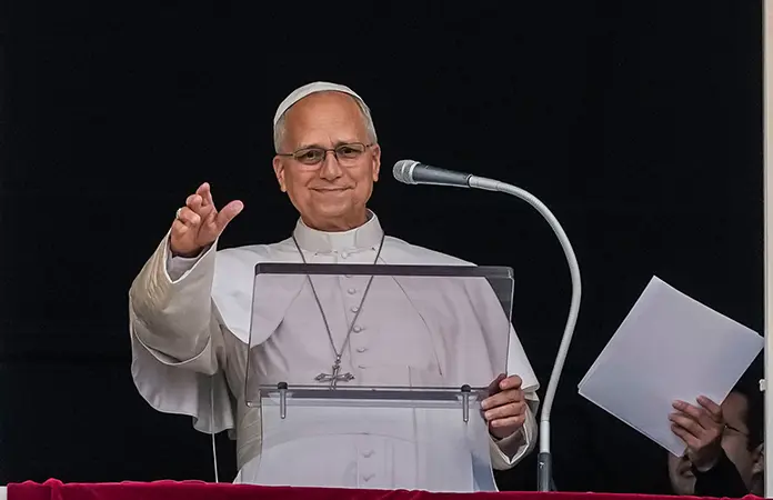 León XIV reaparece en el rezo del ángelus