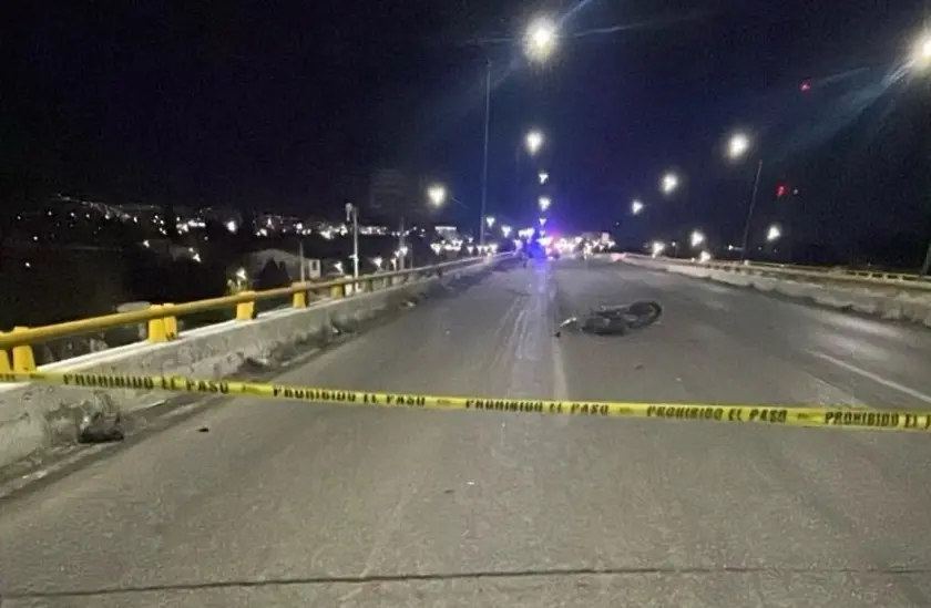 Mueren dos motociclistas en puente de Soledad
