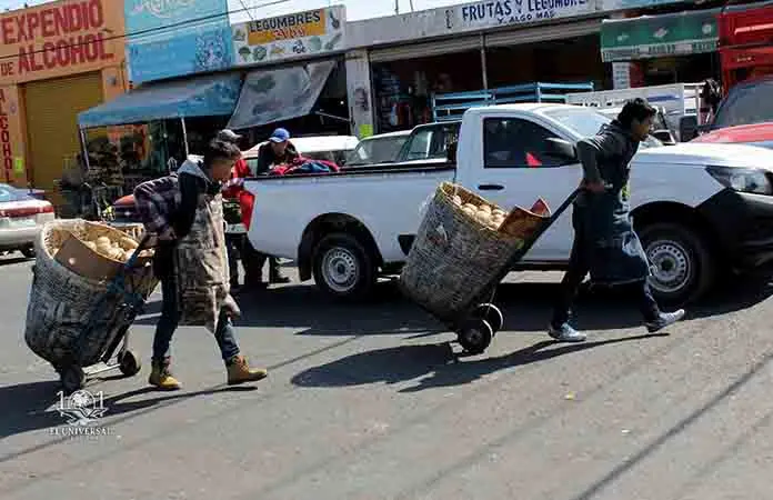 Nacomenudistas en Abastos se hacen pasar por cargadores