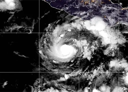 Tif&oacute;n Champi categor&iacute;a 5 avanza en mar de Filipinas