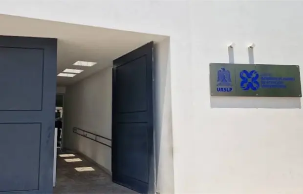 Trasladan a hospitales a dos personas por intoxicaci&oacute;n en CIAU-UASLP