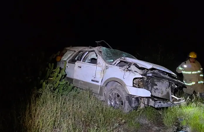 Vehículos se acaban al accidentarse en la carretera a Rioverde