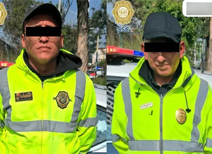 Detienen a dos falsos polic&iacute;as tr&aacute;nsito en Iztapalapa