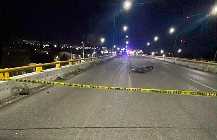 Fallecen dos jóvenes en moto en accidente vial