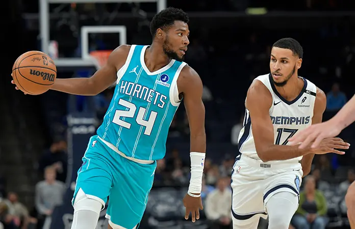Hornets firman a Miller por 5 años y 209 mdd