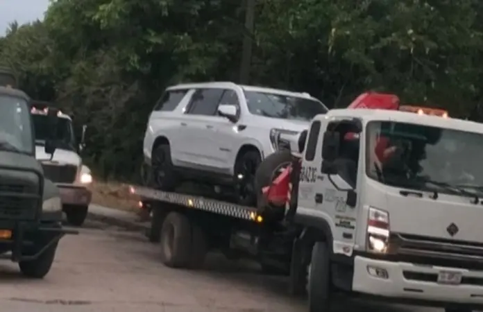Incautan camionetas de alcalde de Tanquián
