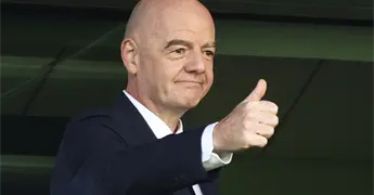 Infantino traslada campa&ntilde;a de reelecci&oacute;n FIFA a Tokio para reuni&oacute;n clave