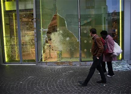 Regresa la calma en Par&iacute;s tras toques de queda por disturbios
