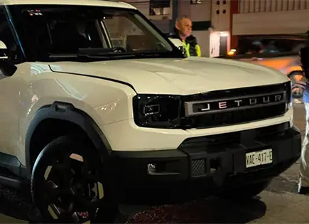 Peat&oacute;n es arrollado por camioneta en Sierra Leona