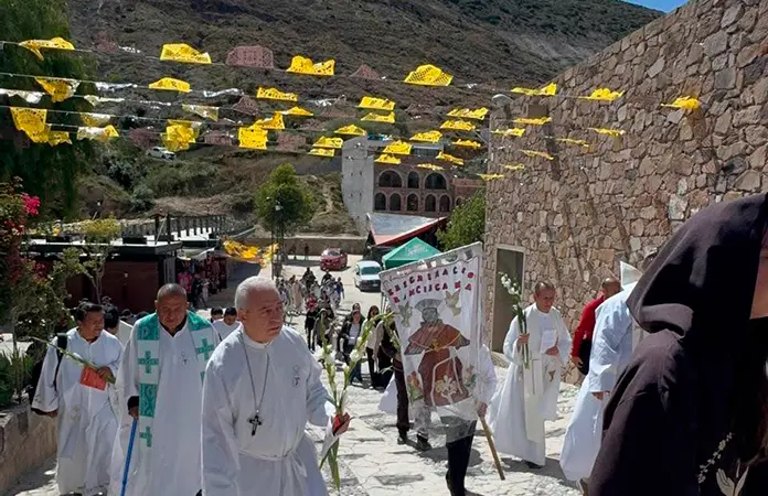 Realizan peregrinación al santuario de San Fco.