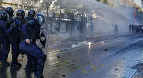 Registran octavo d&iacute;a de violencia en Albania