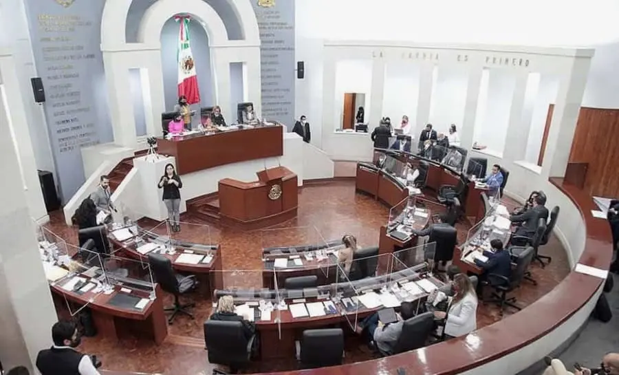 Busca Morena prohibir doble nacionalidad a los alcaldes